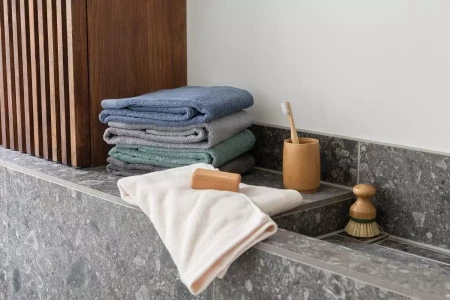 Банное полотенце Ukiyo Sakura из хлопка AWARE™, 500 г/м², 70x140 см (Серый цвет)