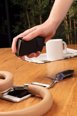 Алюминиевый картхолдер Standard с PU кошельком и защитой RFID (Черный цвет)
