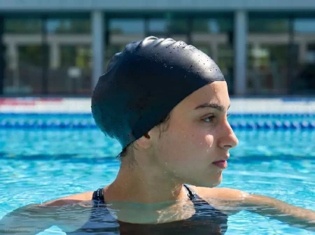 Шапочка для плавания Aquasana, черная